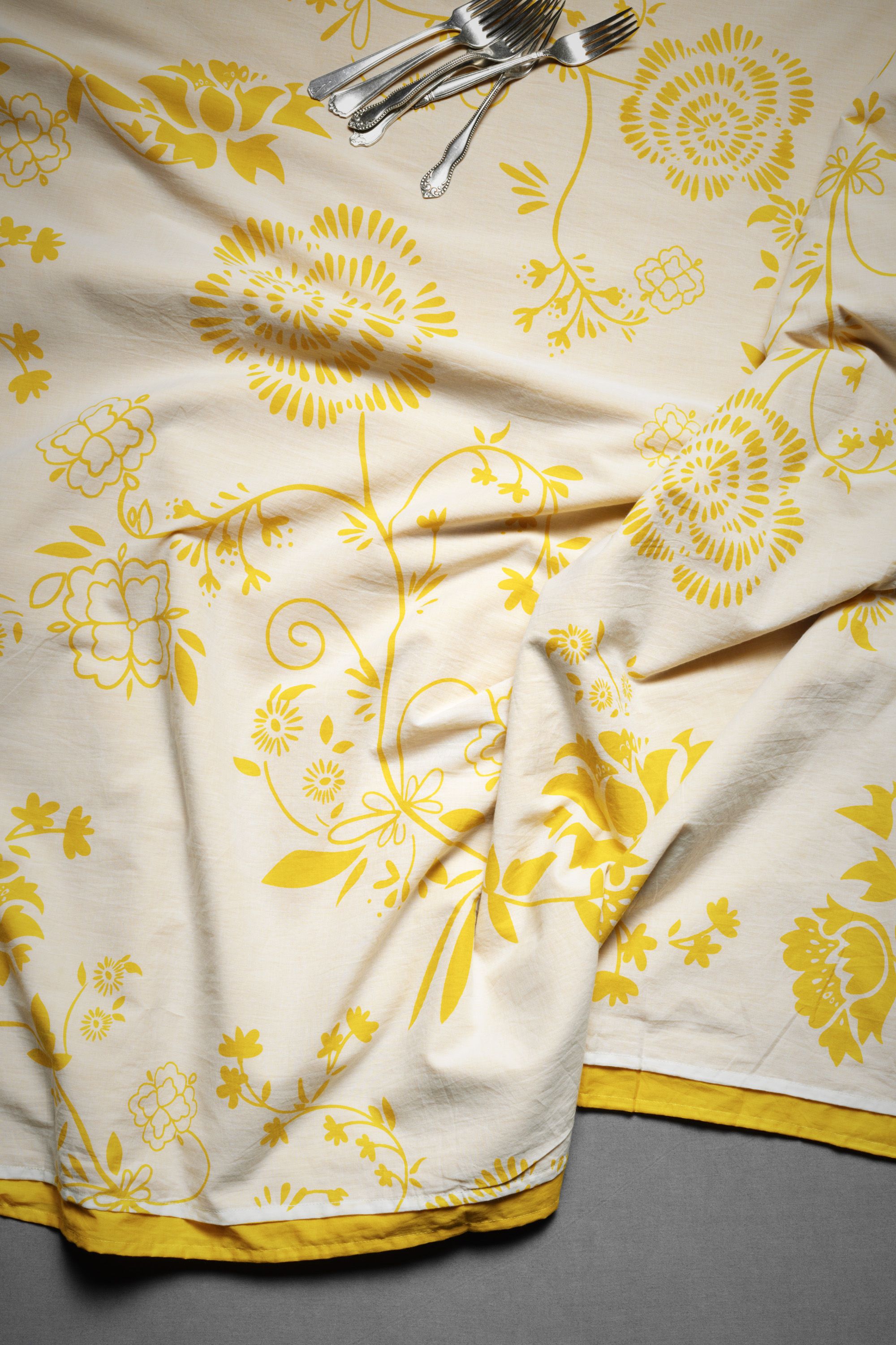 Cravens’ Garden Tablecloth