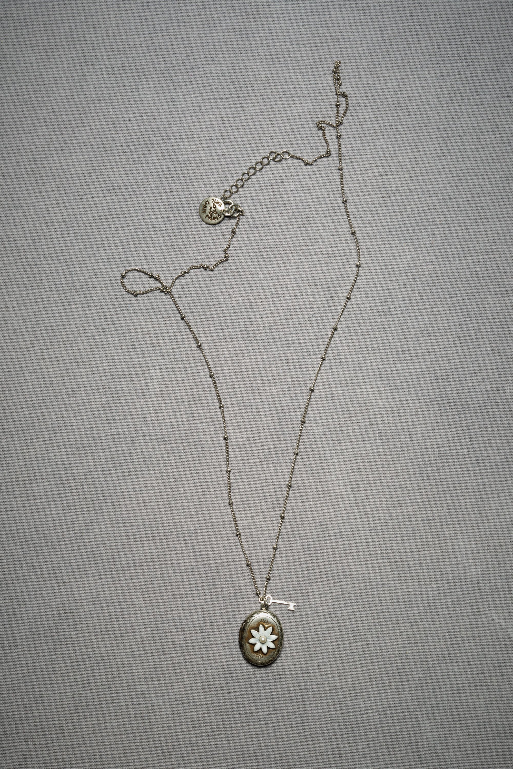 Distinguished Daisy Locket