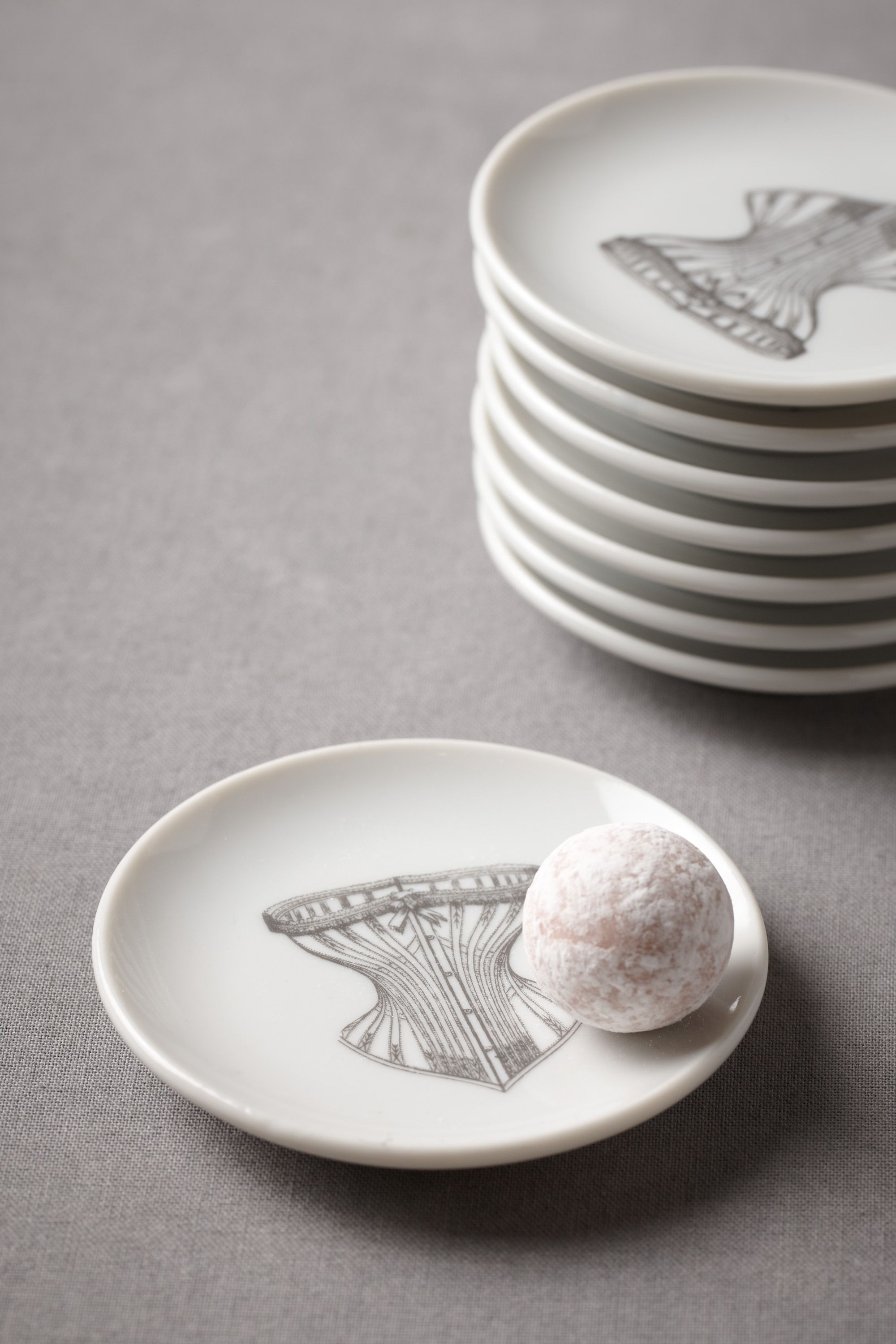 Corset Truffle Plates (8)