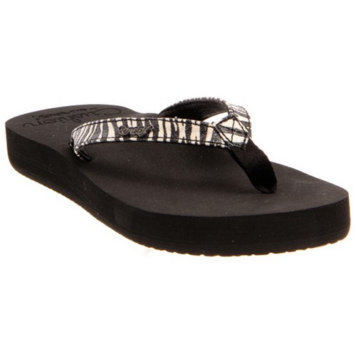 animal print adds exotic style to these cute women's flip flop sandals ...
