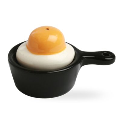 skillet & eggs salt & pepper shakers