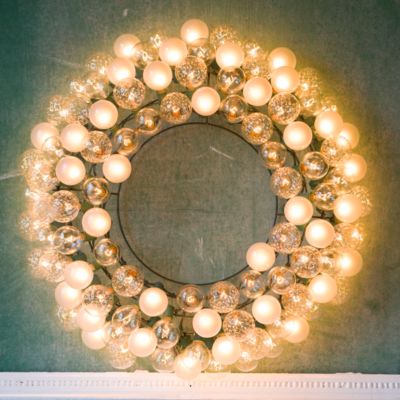 Christmas Light Bulb Wreath 