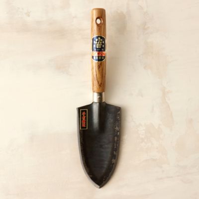Japanese Steel Short Handle Spading Trowel Terrain
