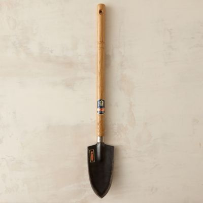 Japanese Steel Long Handle Spading Trowel Terrain
