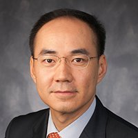 Ceci est un portrait professionnel de Ronald Chan.