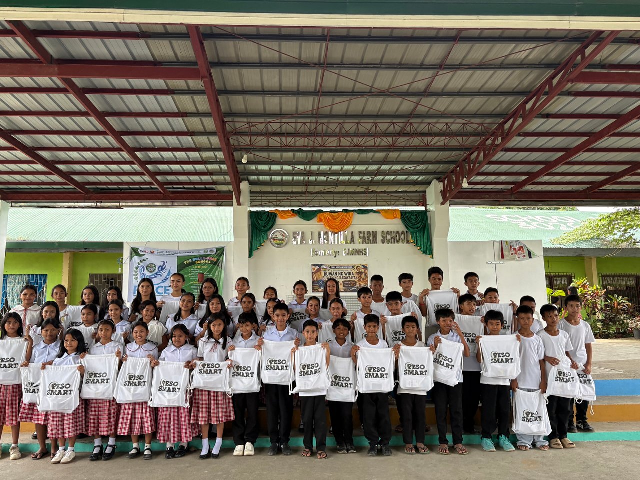 School group photo with PESO SMART