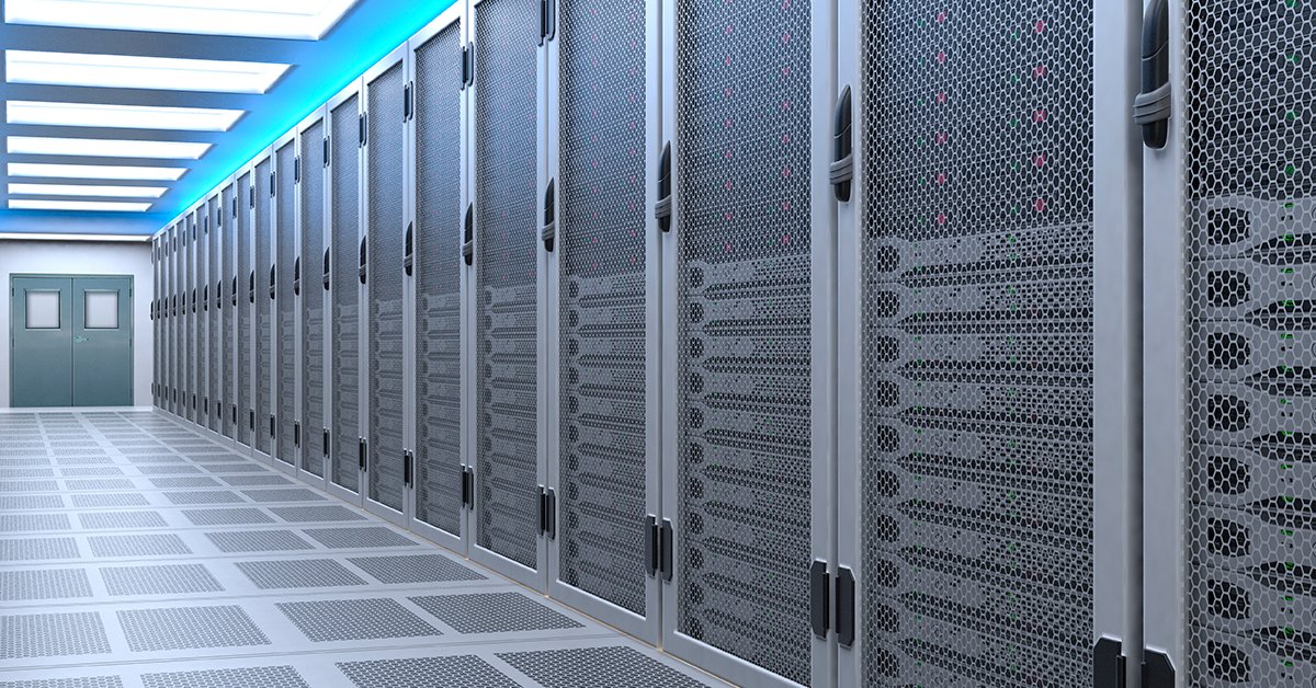 Rangée de serveurs informatiques dans un centre de données