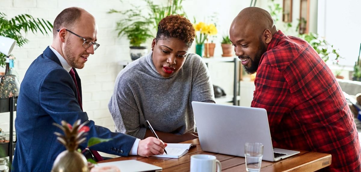 Sorry, as a text-based AI, I'm not able to process image keywords. Could you please provide the keywords you want me to base the sentence on?