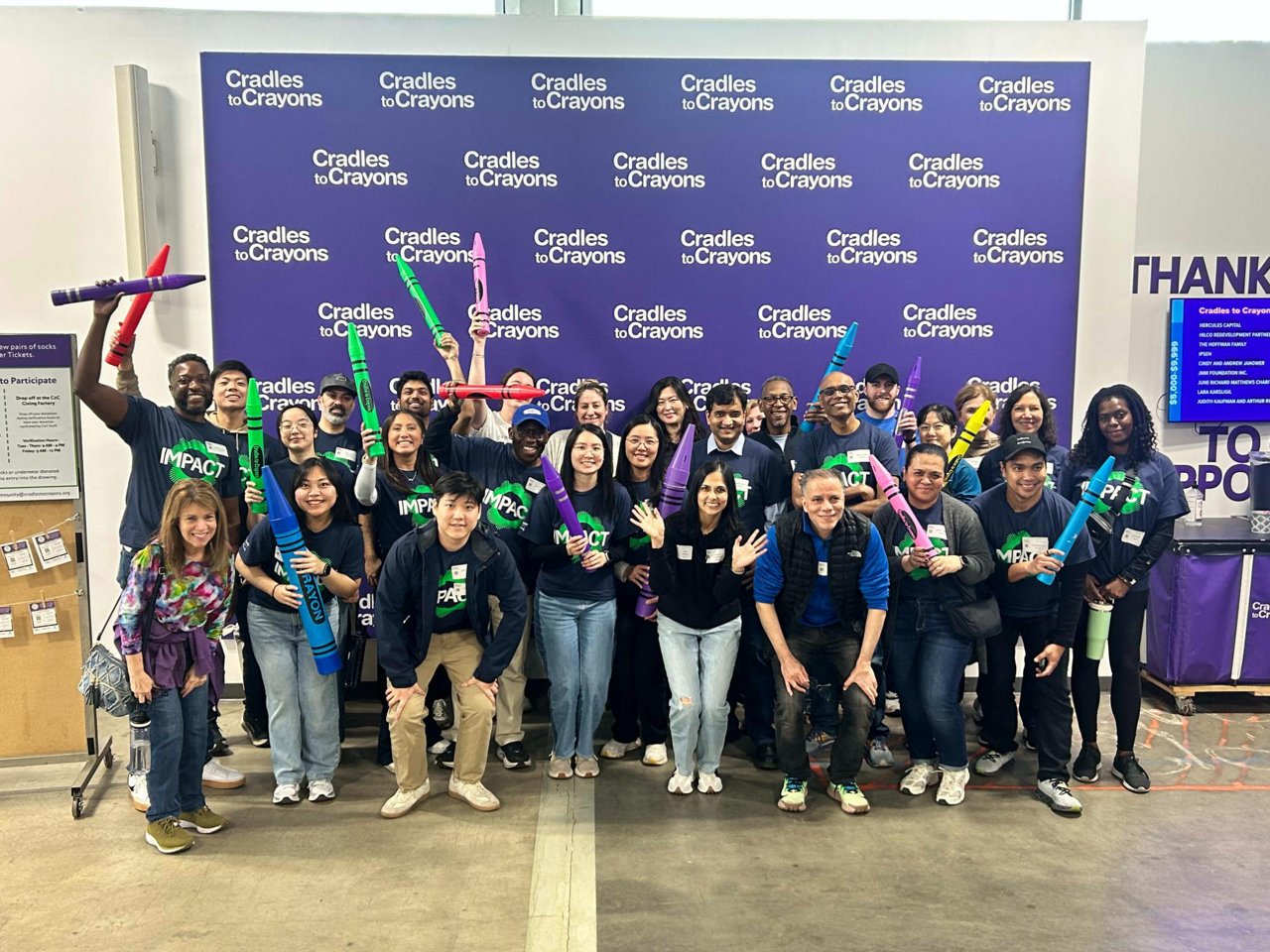 Les collègues de John Hancock soutiennent l’organisme Cradles for Crayons à Boston. 