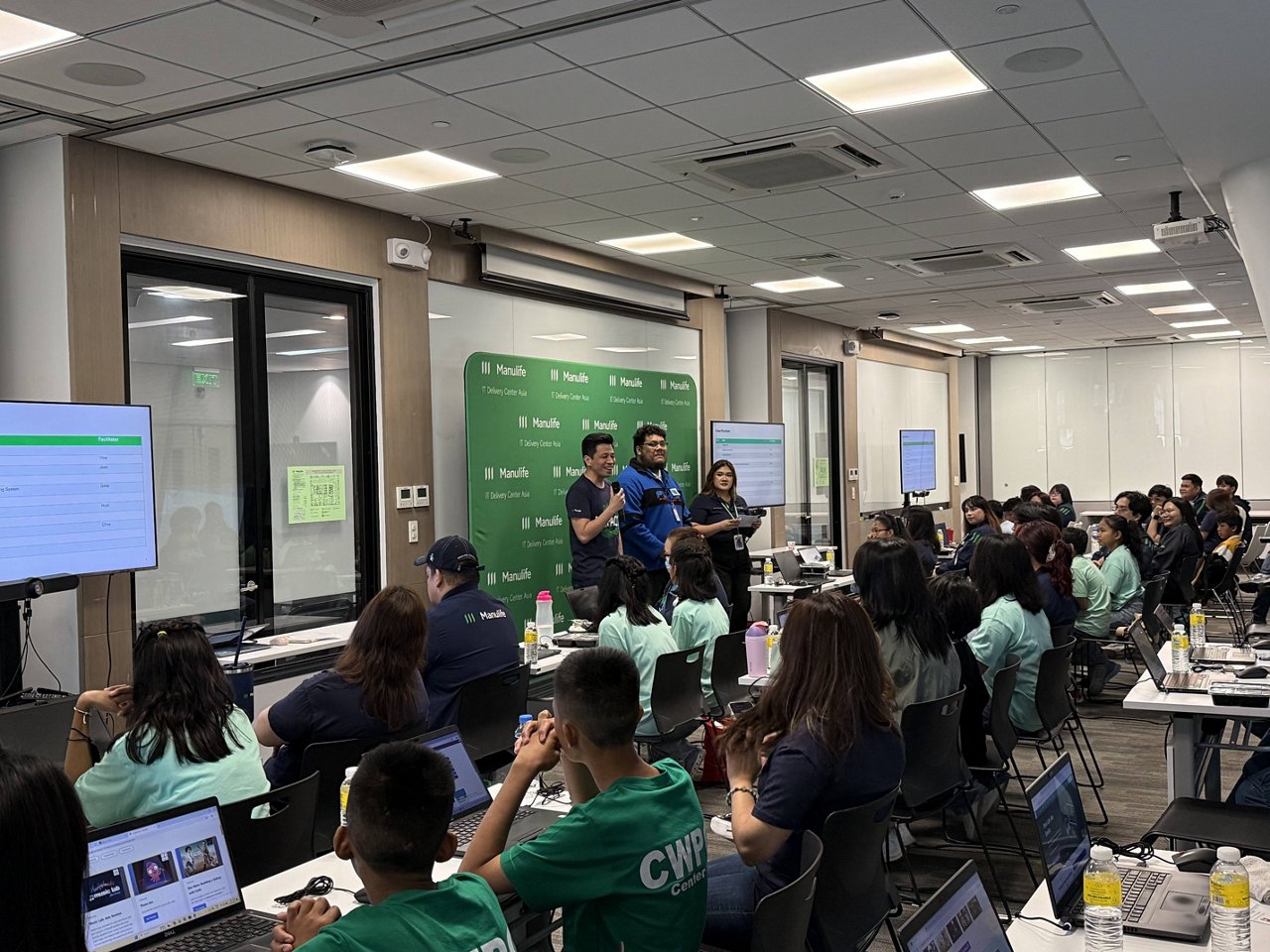 MITDC volunteers teach kids programming