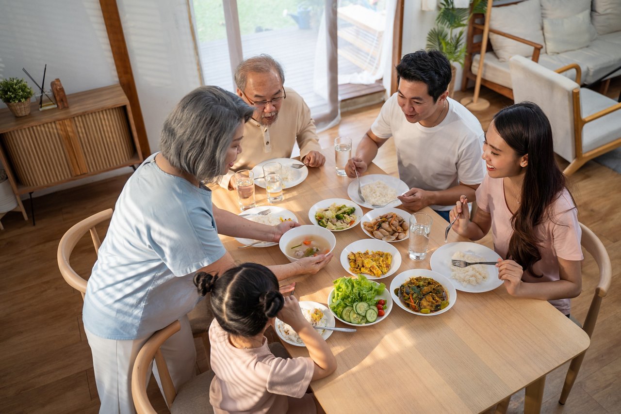 family with 2 kids
