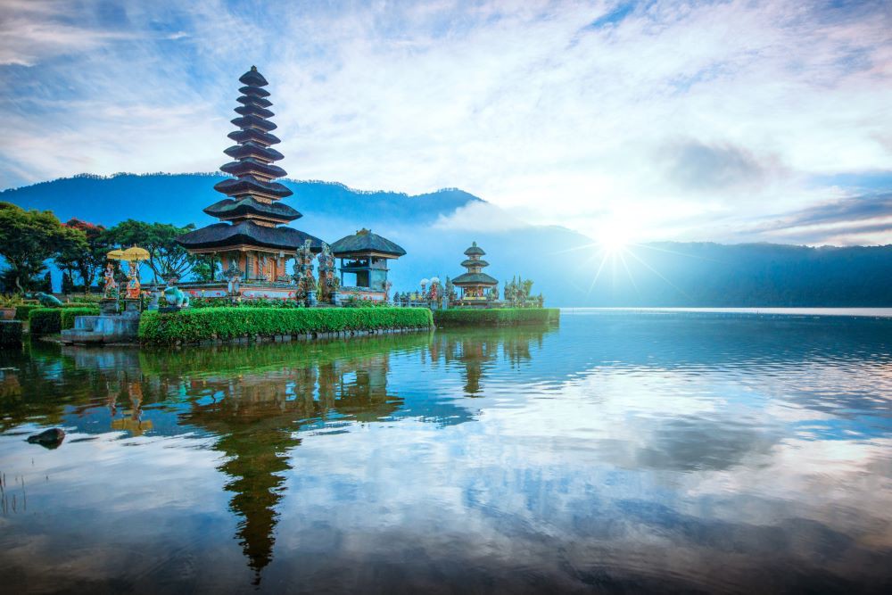 lakeside-pagoda-1000.jpg
