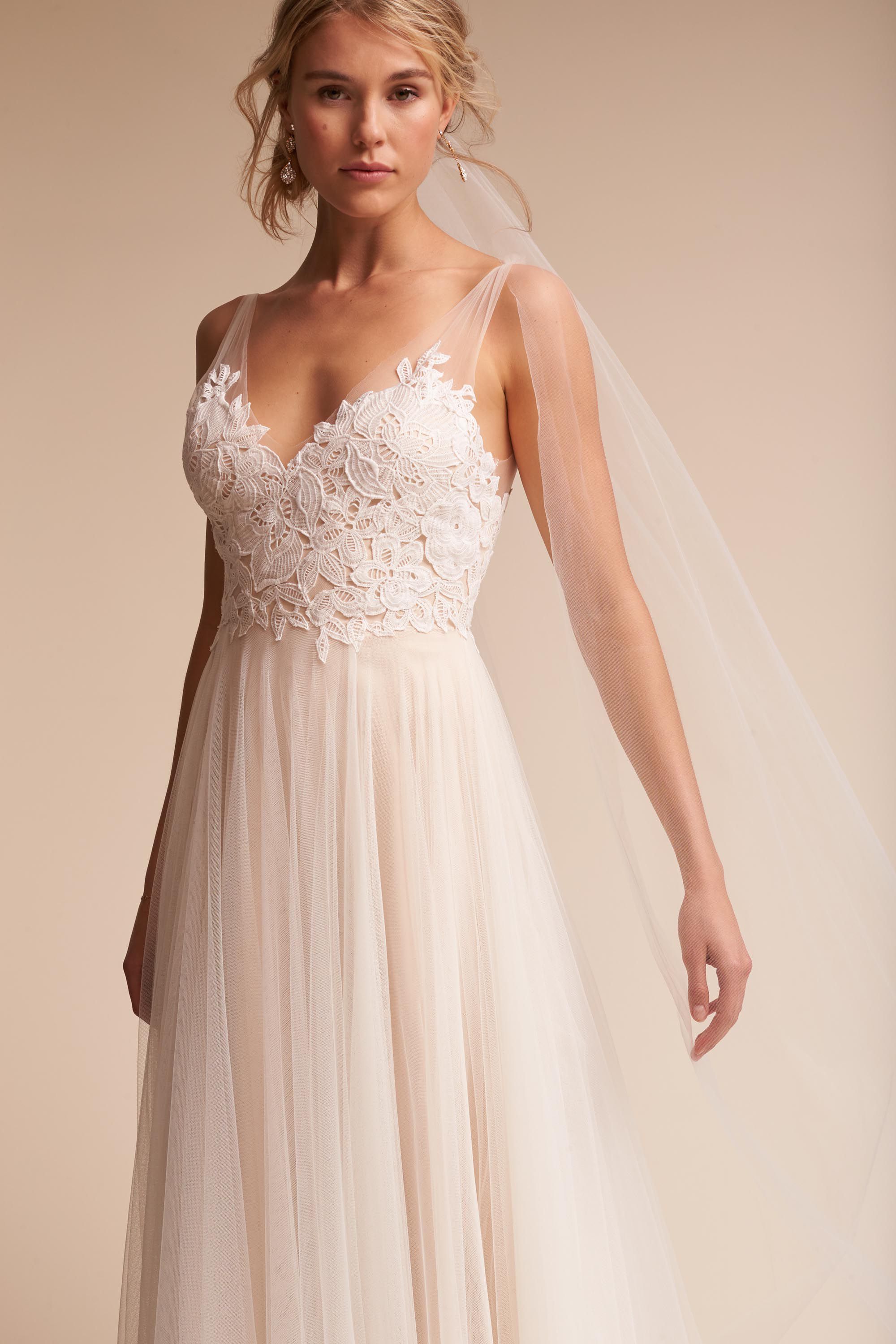 Photo for accessorize simple wedding dress