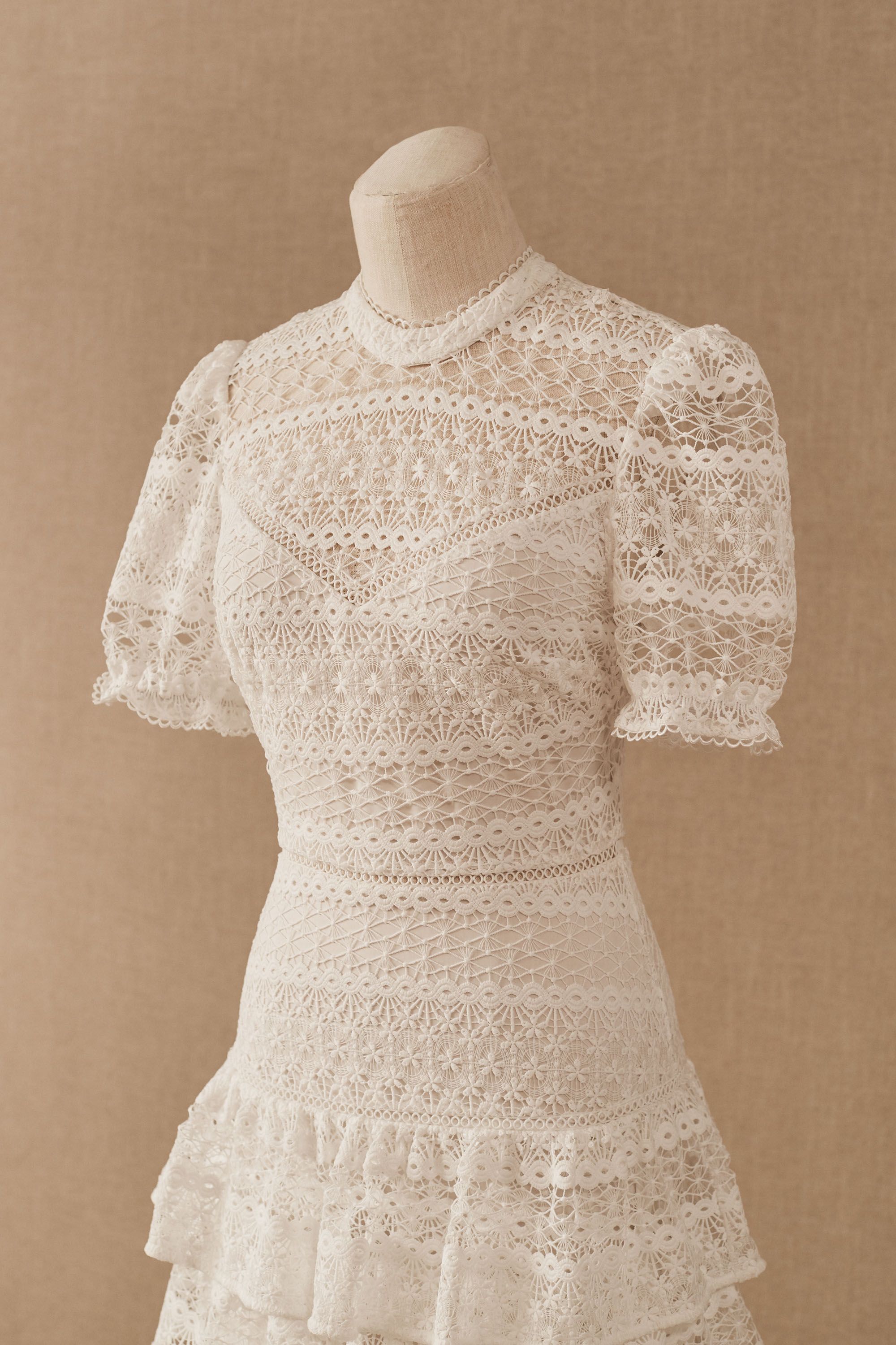 monique lhuillier white dress