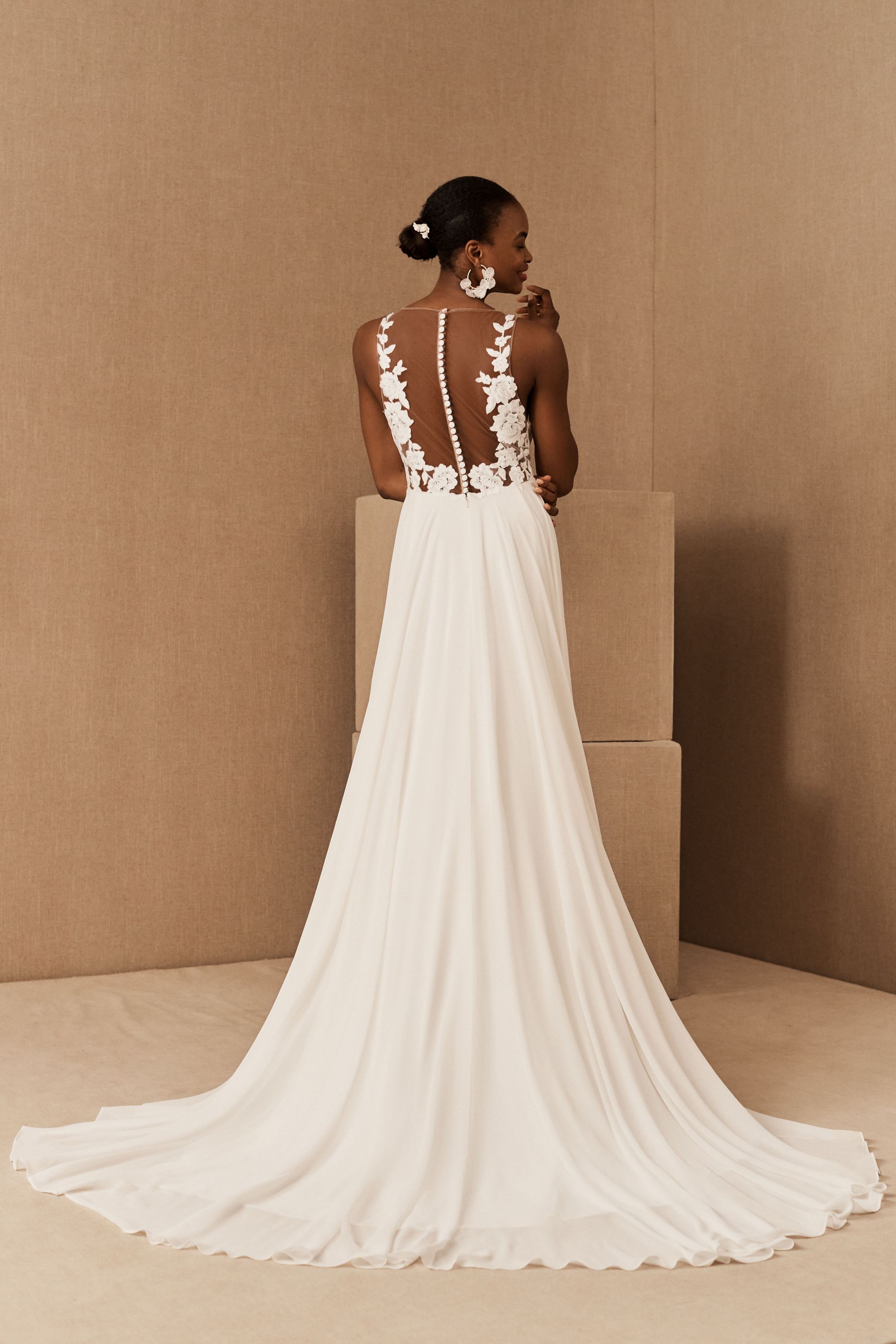 Low Back Mermaid Wedding Dress - Spaghetti Strap Low Back Wedding Dress Off 76 Medpharmres Com : The mermaid is fitted to accentuate curves from bodice through hips and thighs, and flares below the knees.