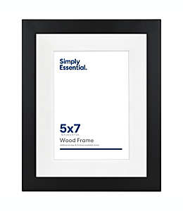 Portarretratos de madera Simply Essential™ Gallery de 21.13 x 26.21 cm color negro