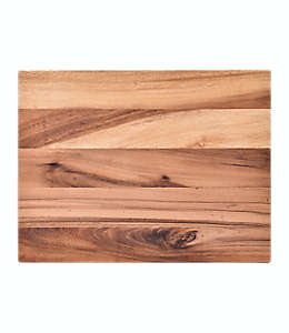 Tabla para picar de madera de acacia Our Table™ con asas inferiores, 45.72 x 35.56 cm