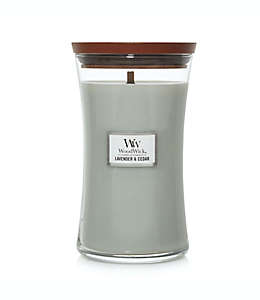 Vela en vaso grande WoodWick™ Lavender & Cedar de 609.51 g color gris