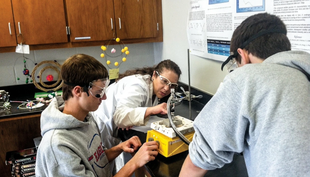 Science Coaches seeks chemists
