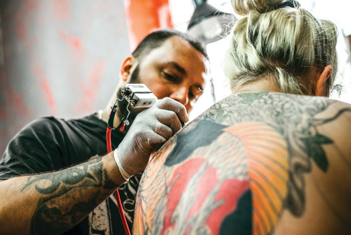 Allergy risk: Metal particles from tattoo needles detected in the skin for  the first time - Particles containing nickel and chromium also enter the  lymph nodes