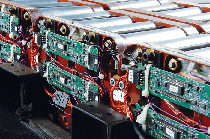 This photo shows an electric-car battery made up of dozens of battery cells.