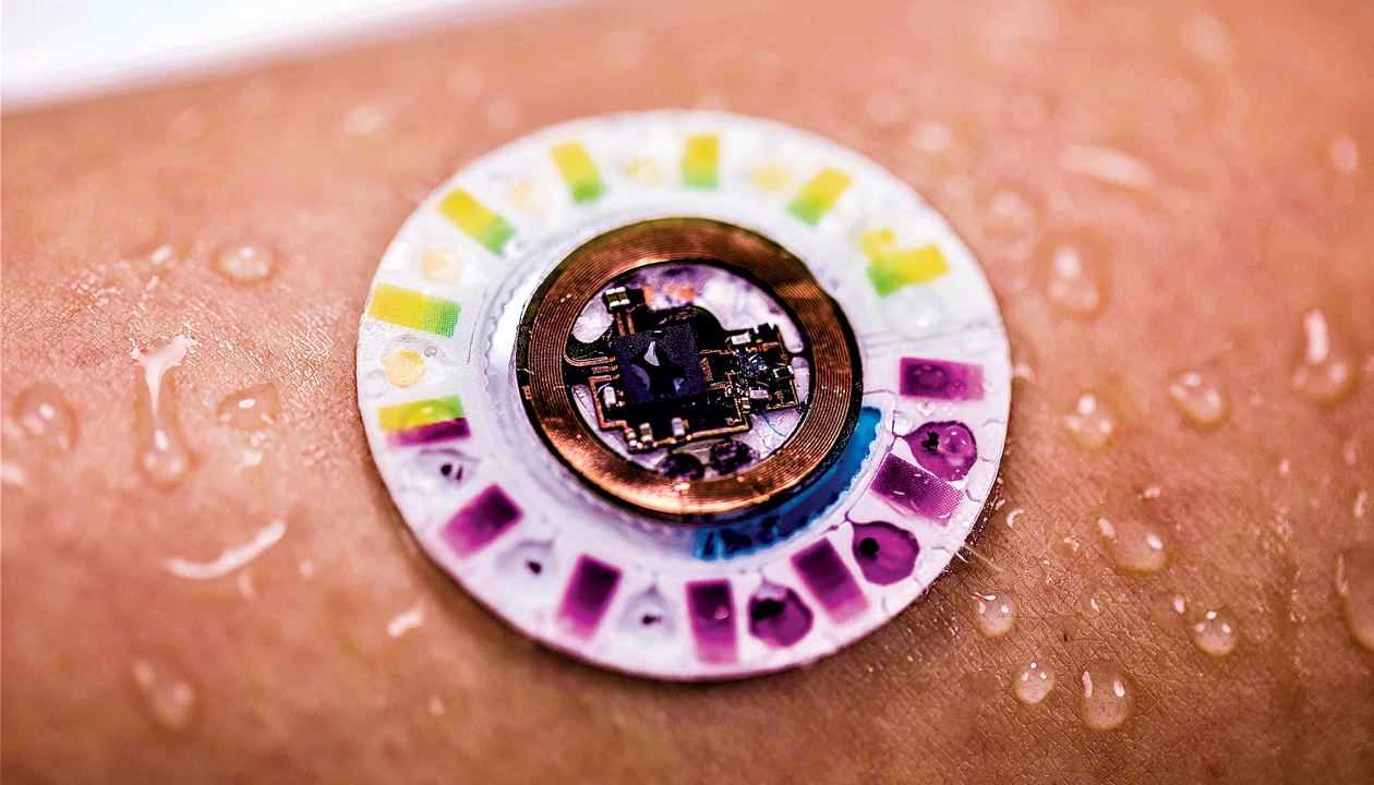 Wearable sensor monitors biomarkers without needing a battery