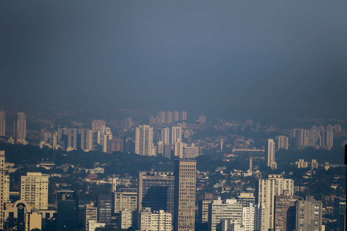 Air pollution over Sao Paulo Brazil Stock Photo - Alamy
