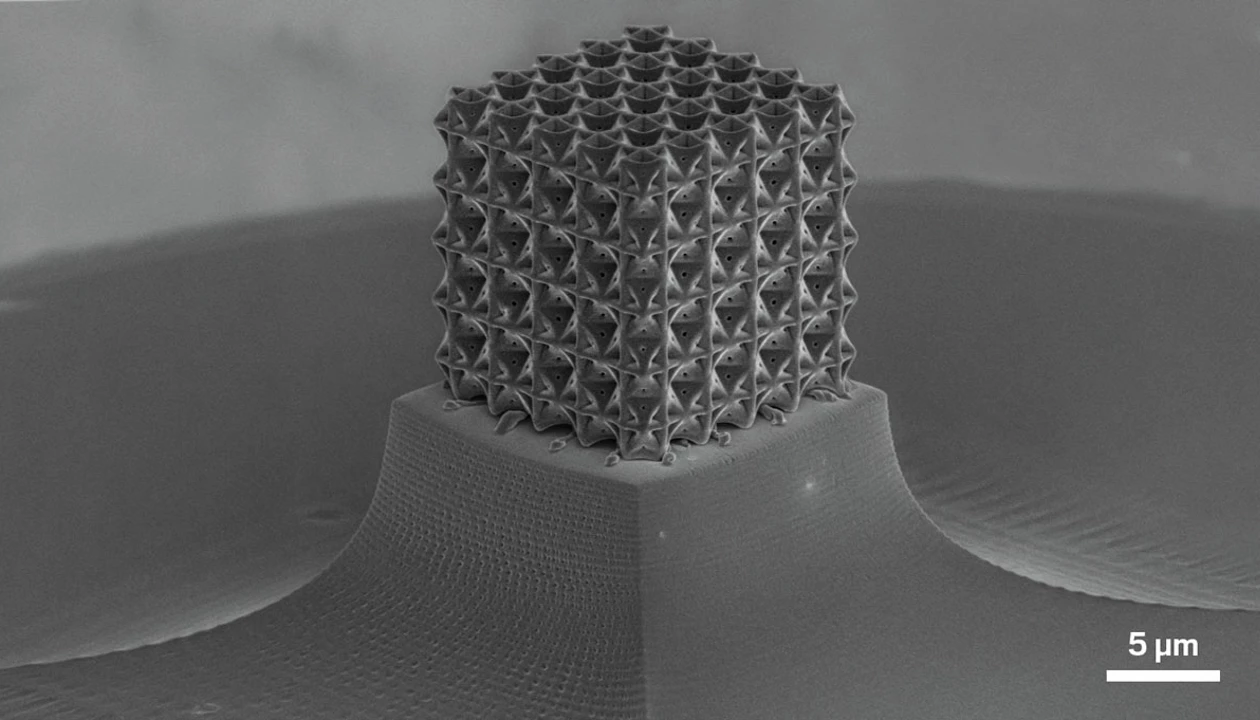 Ceramic lattices that are stronger than diamond