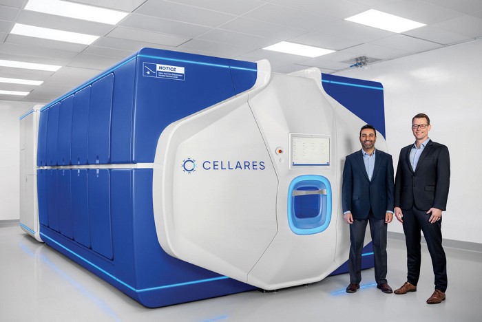 Cellares's cofounders stand in front of a cell therapy manufacturing machine. Cellares's cofounders are Omar Kurdi (president, left) and Fabian Gerlinghaus (CEO, right).