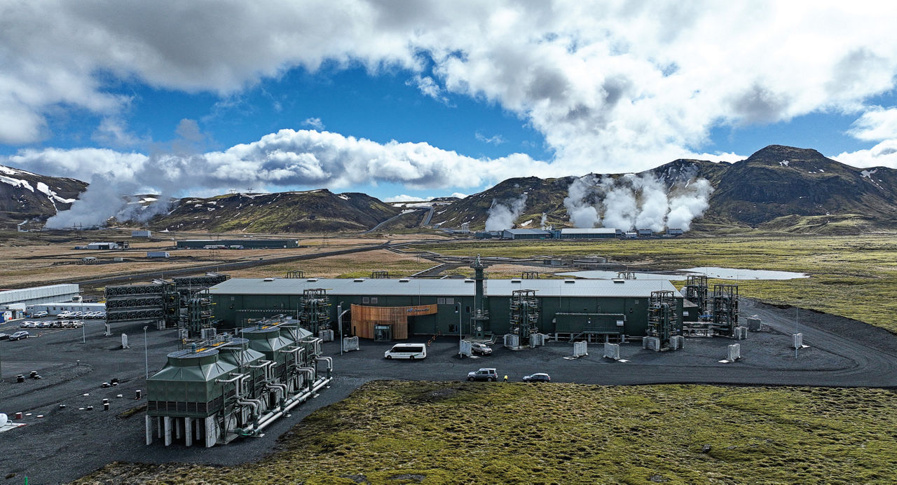 Sucking carbon dioxide from air in Iceland