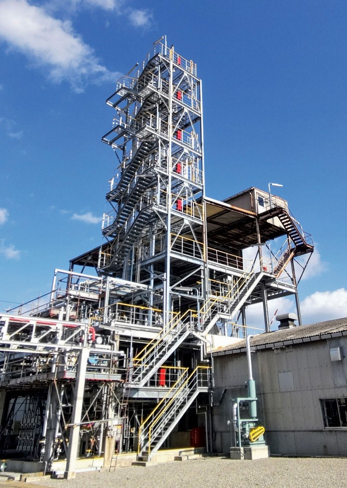 A small chemical plant, Sumitomo Chemicals recycled polymethyl methacrylate pilot plant, in Japan. It has scaffolding.