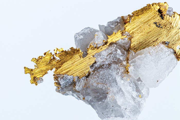 Earthquakes produce golden quartz nuggets