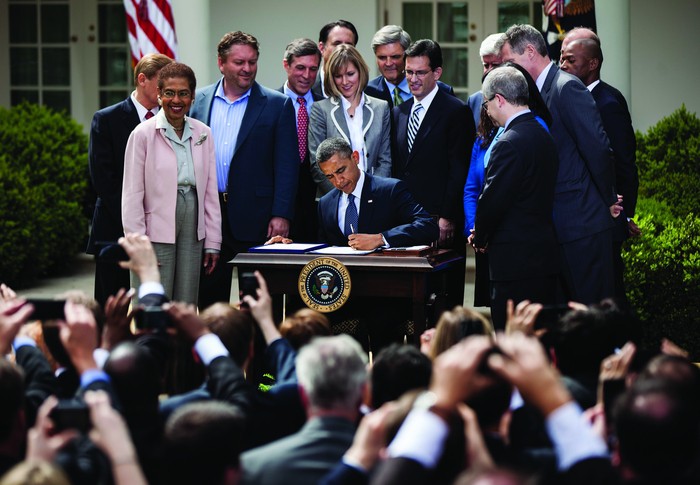 Obama-Signs-Bill-Help-Startups