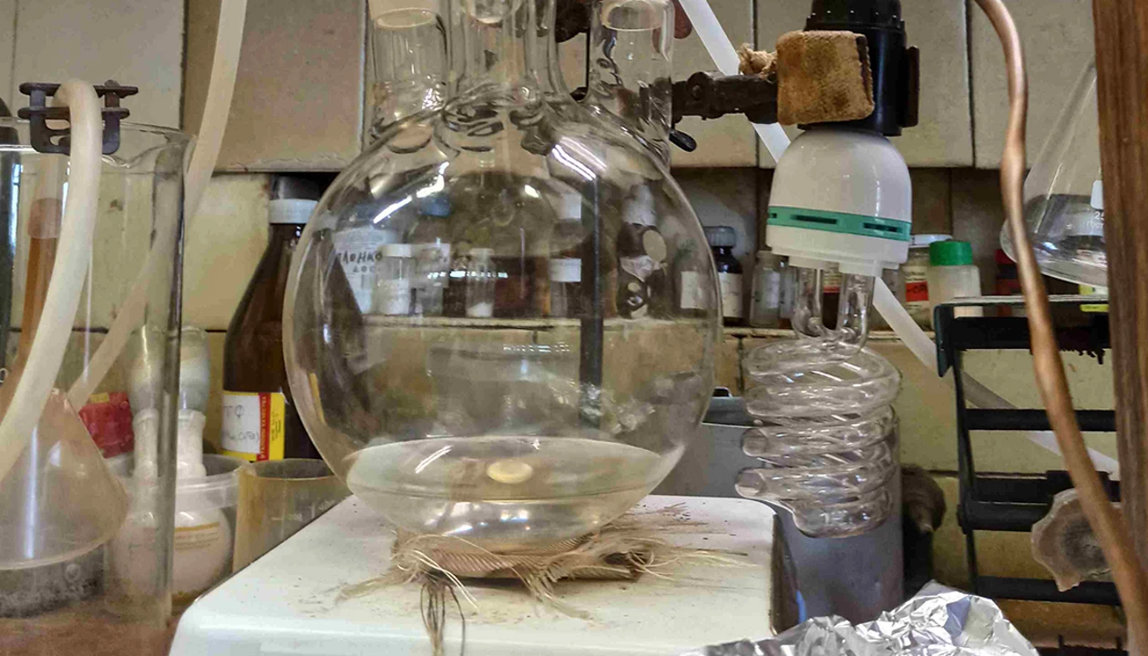 Chemistry in Pictures: Busy bench