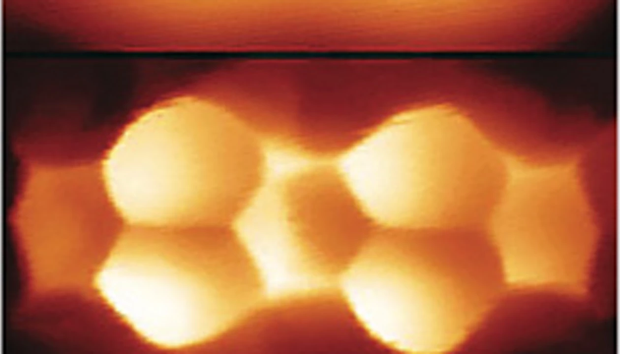H2 At The Tip Of STM Boosts Resolution
