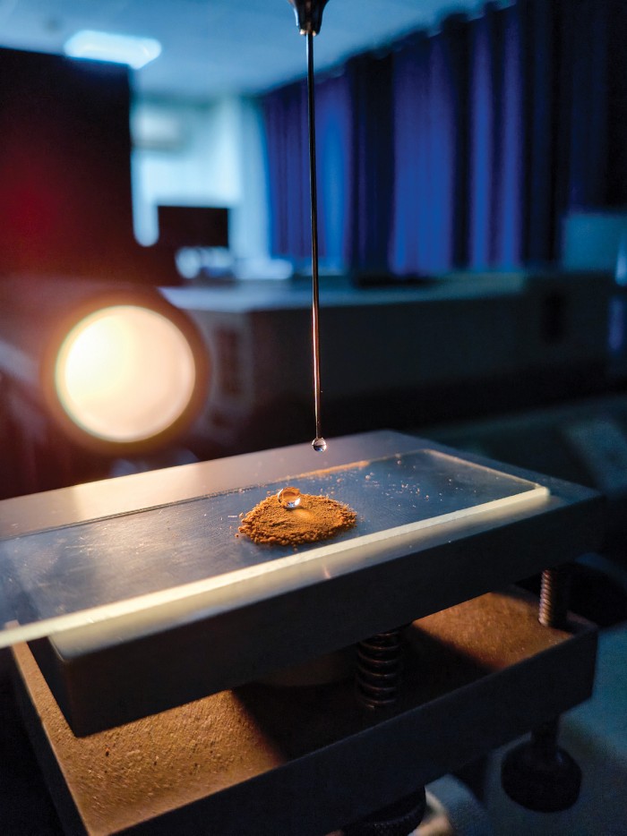 Chemistry in Pictures: Waterproof powder