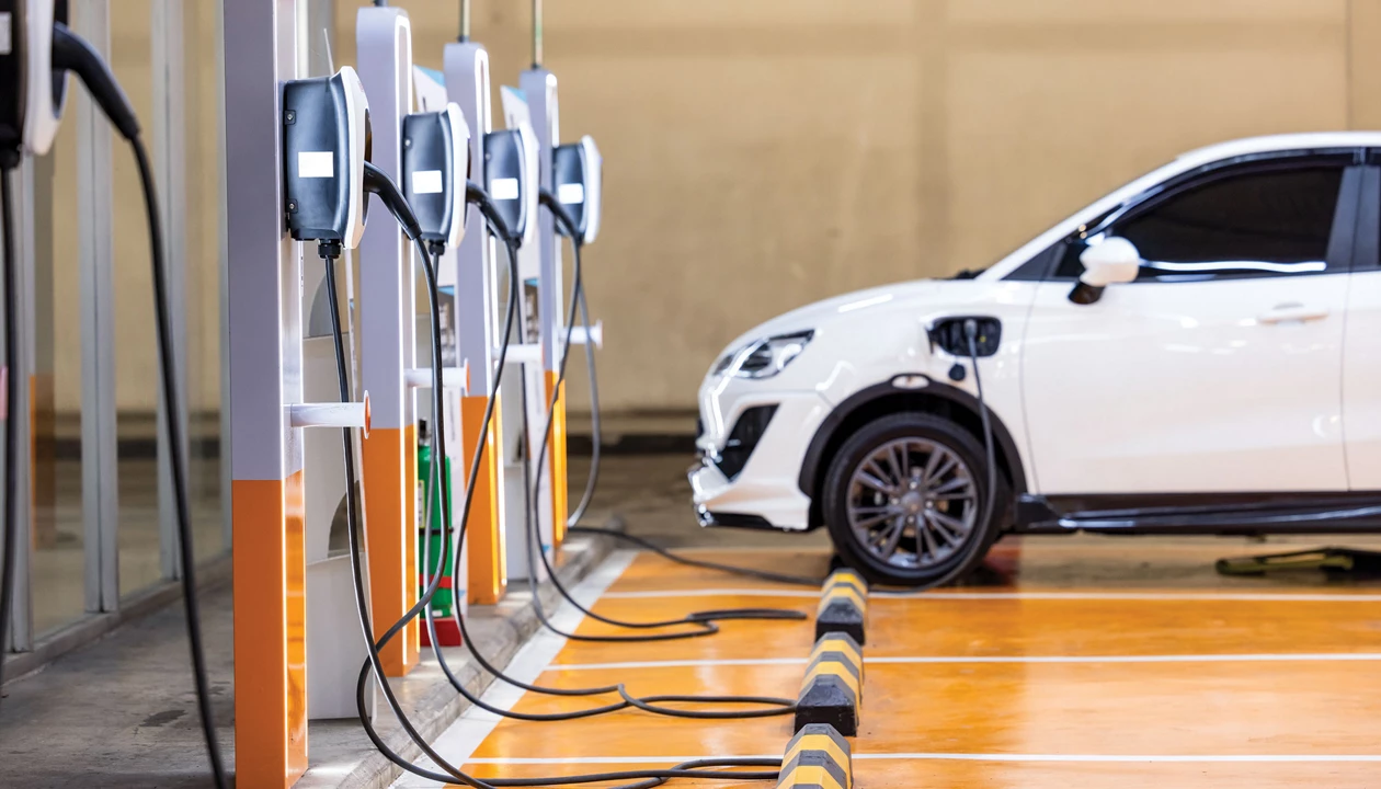 Pollution from electric-battery production mitigated by longer car use