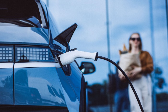 Can new chemistry make EVs that charge in 5 min or less?