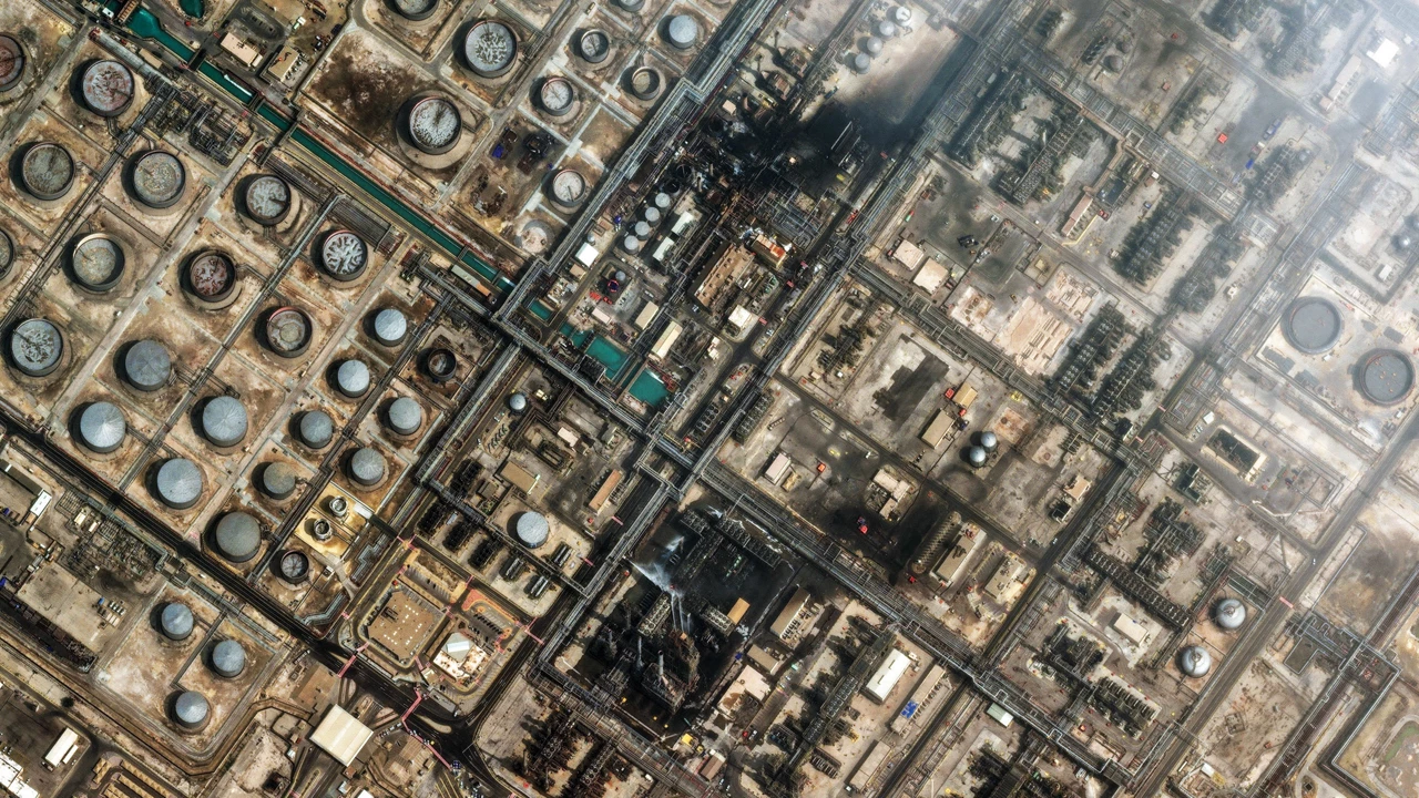 https://s7d1.scene7.com/is/image/CENODS/Iran-conflict-impact-on-chemicals---372974?%24responsive%24=&fmt=webp&qlt=90%2C0&resMode=sharp2