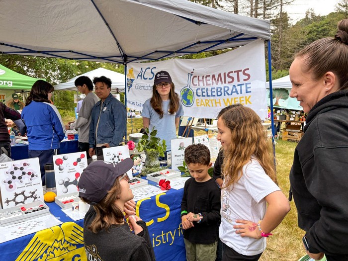 Local sections participate in Chemists Celebrate Earth Week 2025
