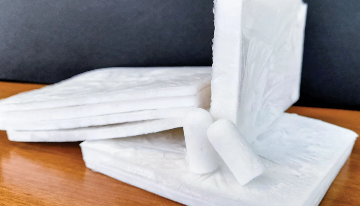 Wool waste gives strong, superinsulating silica aerogels