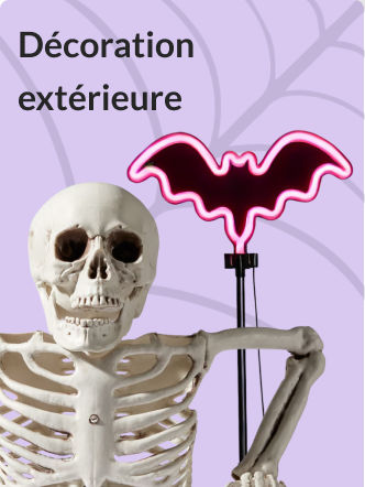 Une décoration de chauve-souris illuminée avec des lumières à DEL roses sur un support à côté d’une décoration de squelette.