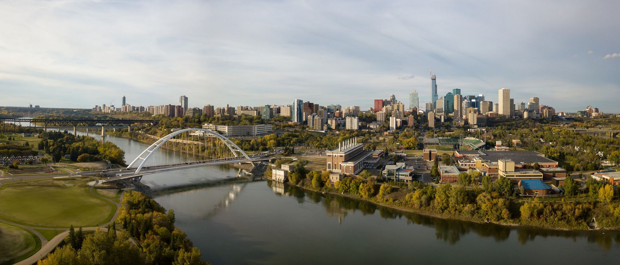 Panoramic view of the city of Edmonton skyline