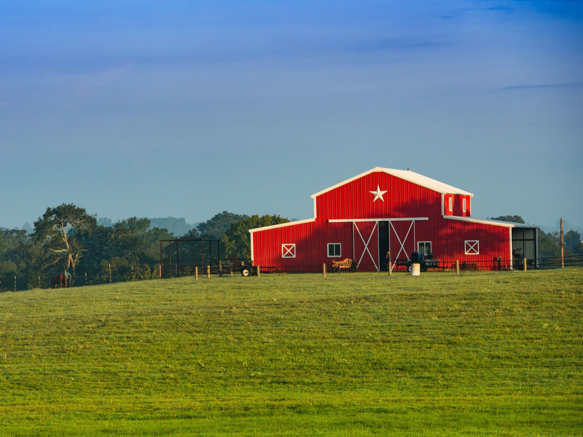 A red barn on the Texas landscape.