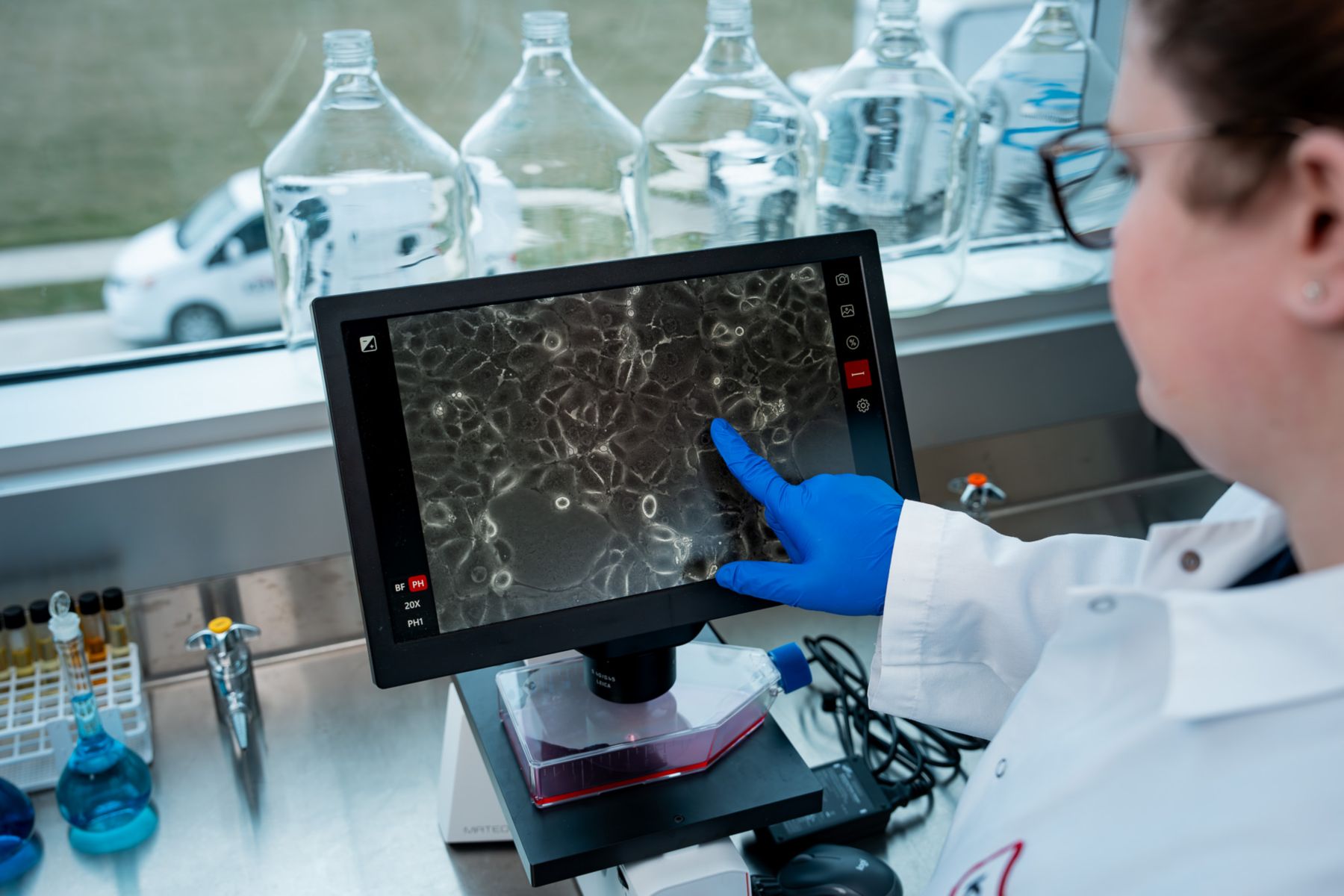 woman-in-lab-117
