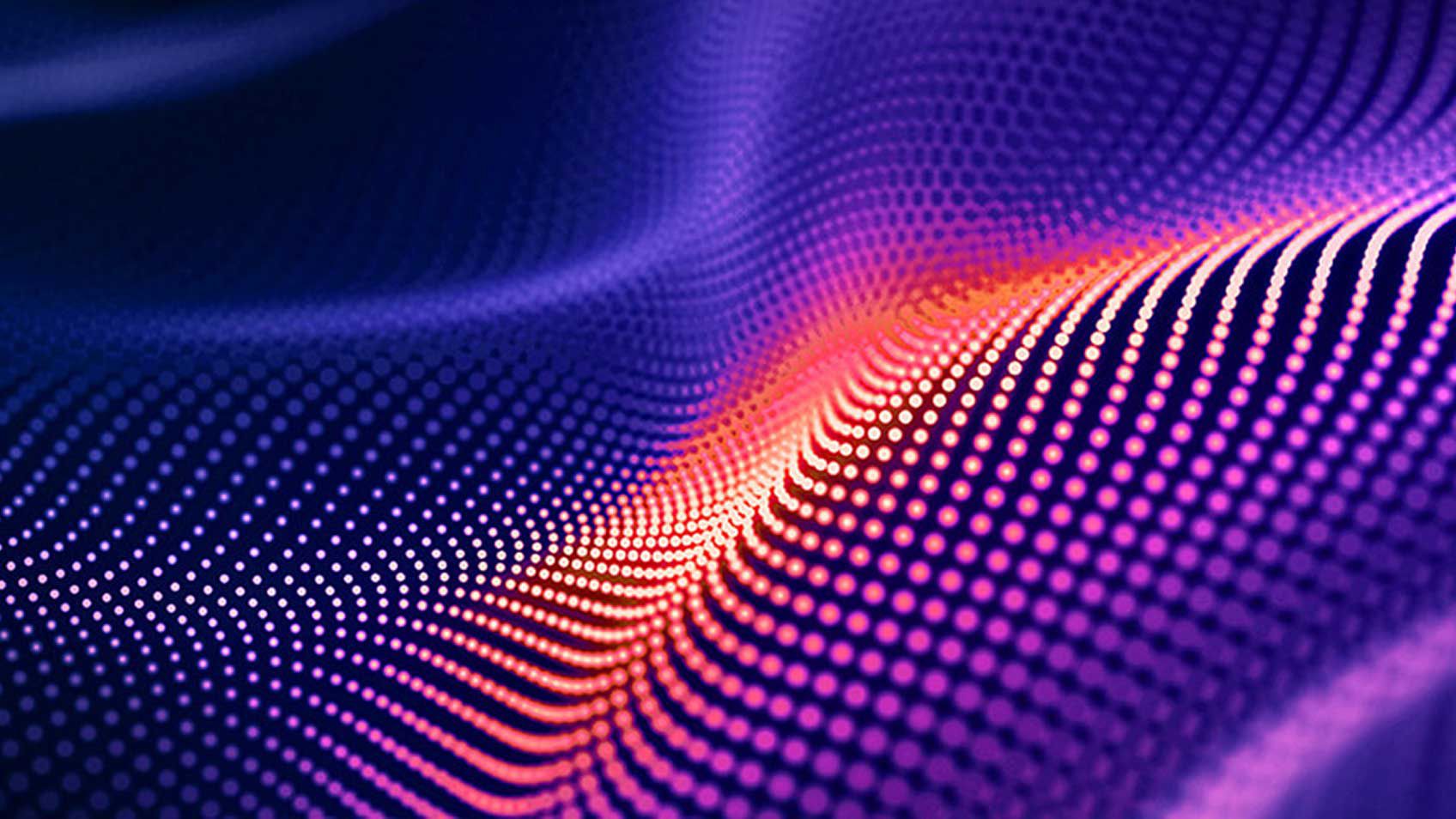 Des vagues de perles lumineuses dans les tons de bleu, de violet et de rouge. 