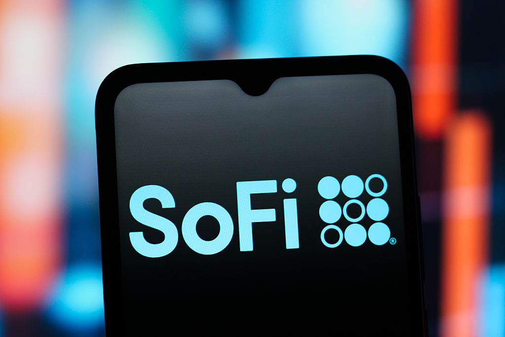 SoFi's advantage isn’t simply that it's approachable or member-friendly. It brings together access to CFP professionals, budgeting and net-worth tracking, goal-based savings tools, educational resources, and AI-powered planning to make guidance specific and actionable.