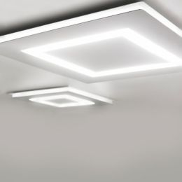 Flat ceiling light fixtures