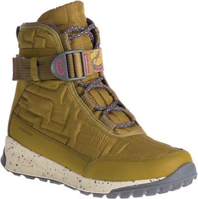 chaco hiking boots