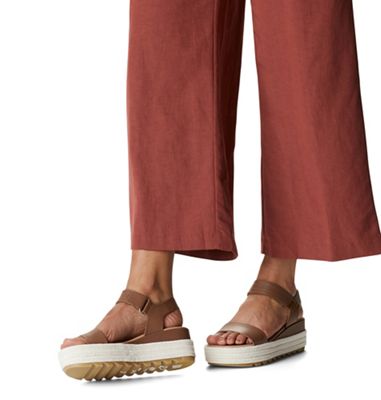 Velvet Tan / Chalk